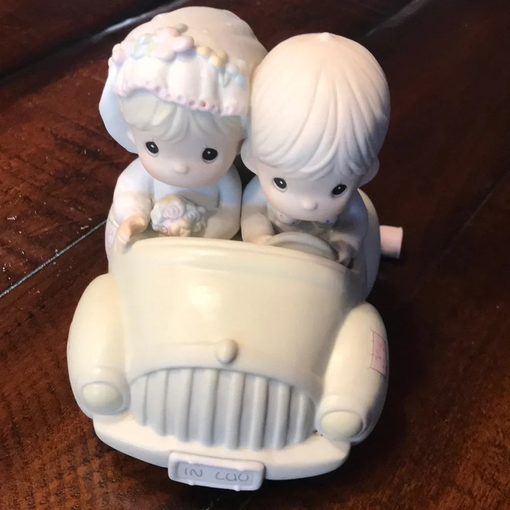 PRECIOUS MOMENTS Wedding Cake Topper